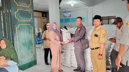 PENYALURAN BANTUAN PANGAN 